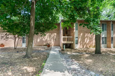 6021 Forest View Rd #2C, Lisle, IL 60532