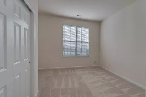 3866 Kingsmill Dr, Elgin, IL 60124 photo 18