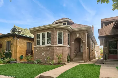 5737 N Sacramento Ave, Chicago, IL 60659