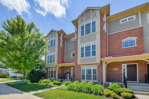 402 N 1st St, Geneva, IL 60134