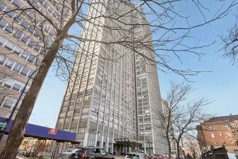 655 W Irving Park Rd #2805, Chicago, IL 60613