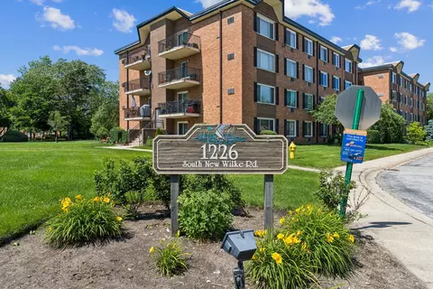 1226 S New Wilke Rd #301, Arlington Heights, IL 60005