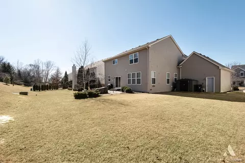 Exterior - 1007 Biltmore Dr, Elgin, IL 60120 photo 6 of 6