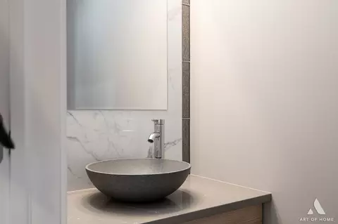 Bath - 1007 Biltmore Dr, Elgin, IL 60120 photo 1 of 6