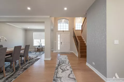 Entry Way - 1007 Biltmore Dr, Elgin, IL 60120 photo 3 of 5