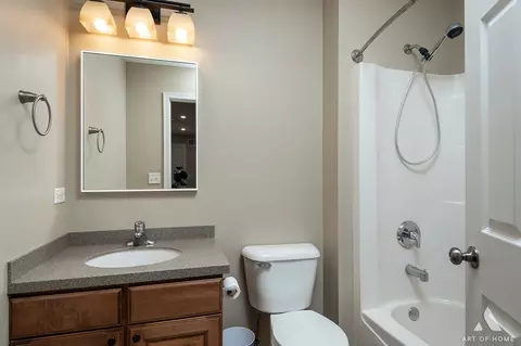 Bath - 1007 Biltmore Dr, Elgin, IL 60120 photo 6 of 6