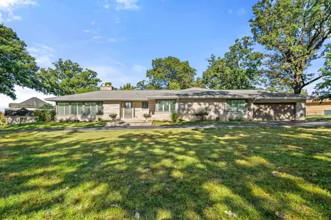 200 N Forest Ct, Addison, IL 60101