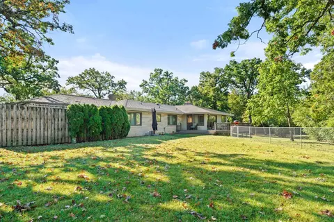 Exterior - 200 N Forest Ct, Addison, IL 60101 photo 5 of 8