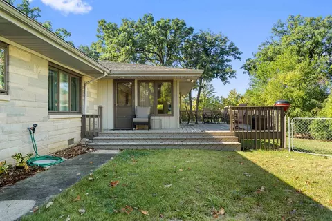 Exterior - 200 N Forest Ct, Addison, IL 60101 photo 3 of 8