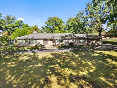 Exterior - 200 N Forest Ct, Addison, IL 60101 photo 6 of 8