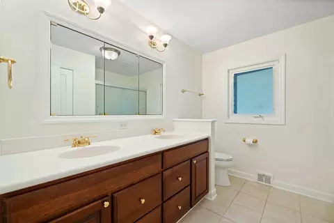 Bath - 200 N Forest Ct, Addison, IL 60101 photo 1 of 2