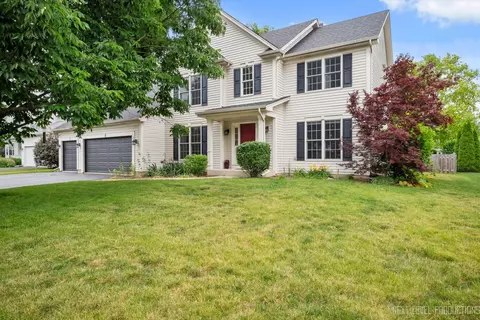 529 Hammer Ln, North Aurora, IL 60542
