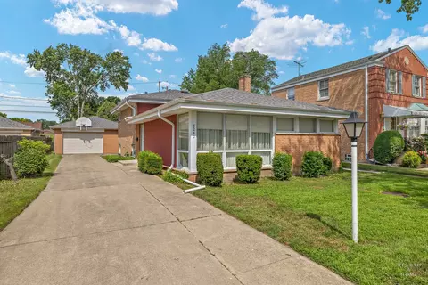 8240 Springfield Ave N, Skokie, IL 60076