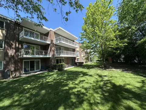 200 Deborah Ln #13C, Wheeling, IL 60090