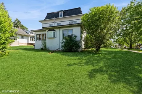 Exterior - 204 E 5th St, Lockport, IL 60441 photo 3 of 4