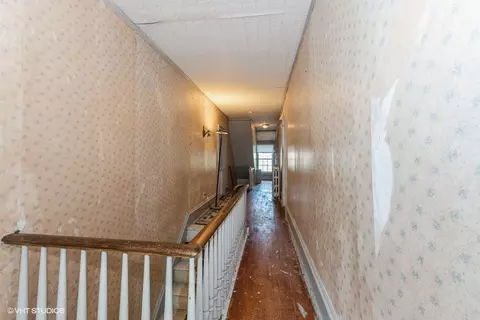 Entry Way - 204 E 5th St, Lockport, IL 60441 photo 2 of 2