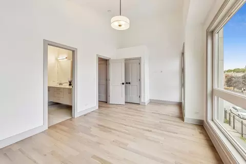 Bedroom - 4242 S Champlain Ave, Chicago, IL 60653 photo 4 of 5