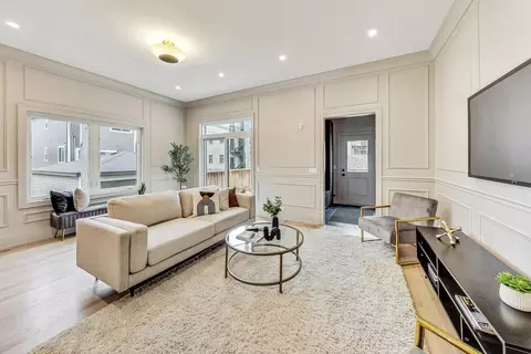 Living - 4242 S Champlain Ave, Chicago, IL 60653 photo 3 of 8