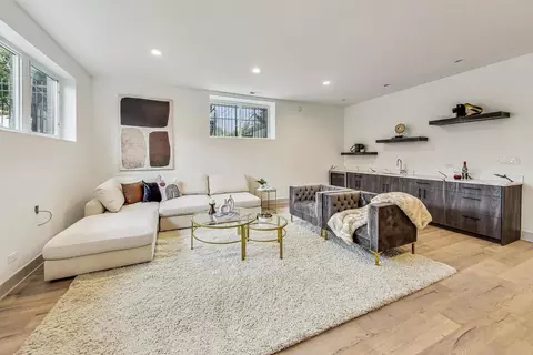 Living - 4242 S Champlain Ave, Chicago, IL 60653 photo 7 of 8