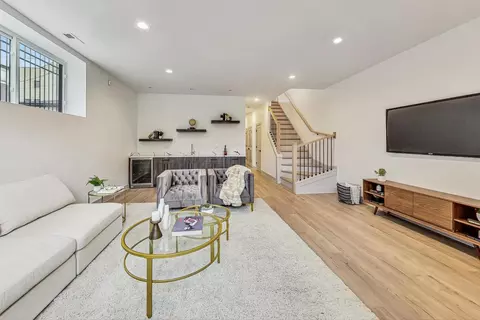 Living - 4242 S Champlain Ave, Chicago, IL 60653 photo 6 of 8