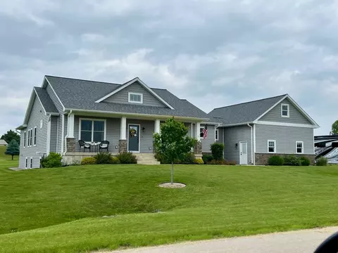 10282 E Clara Ave, Rochelle, IL 61068
