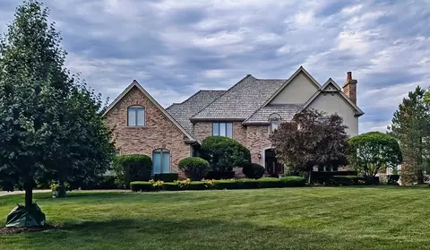 14590 S Somerset Cir, Green Oaks, IL 60048