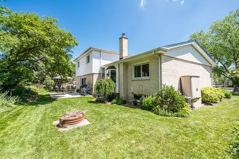 Exterior - 220 N Haddon Pl, Addison, IL 60101 photo 4 of 14