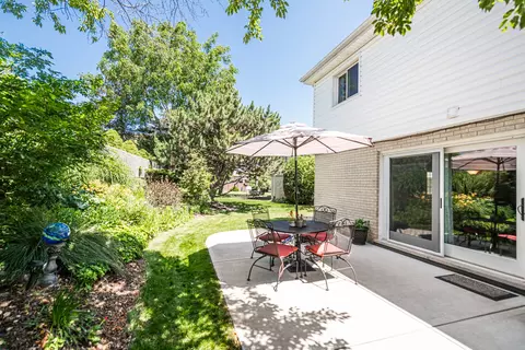Exterior - 220 N Haddon Pl, Addison, IL 60101 photo 7 of 14