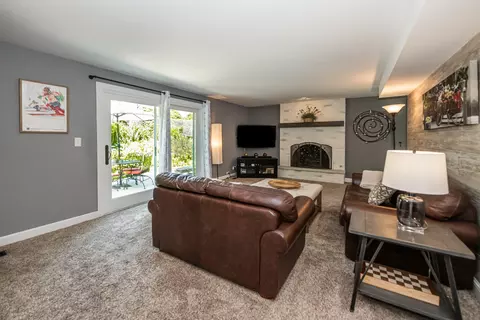 Living - 220 N Haddon Pl, Addison, IL 60101 photo 4 of 8