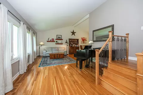 Living - 220 N Haddon Pl, Addison, IL 60101 photo 1 of 8