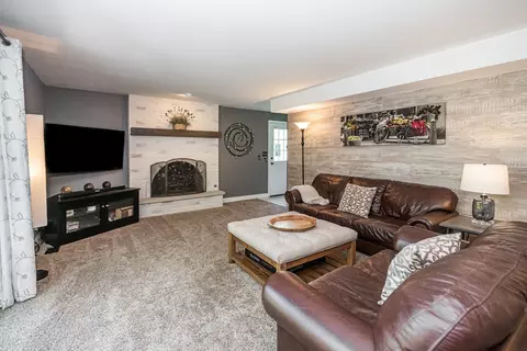 Living - 220 N Haddon Pl, Addison, IL 60101 photo 6 of 8