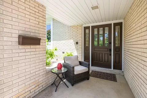 Exterior - 220 N Haddon Pl, Addison, IL 60101 photo 3 of 14