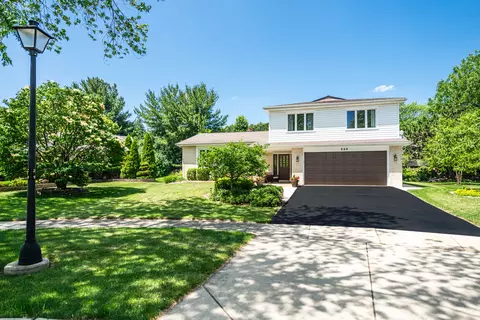 220 N Haddon Pl, Addison, IL 60101