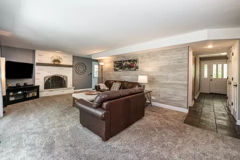 Living - 220 N Haddon Pl, Addison, IL 60101 photo 5 of 8