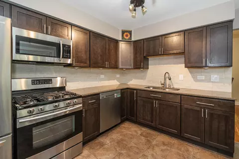Kitchen - 220 N Haddon Pl, Addison, IL 60101 photo 4 of 5