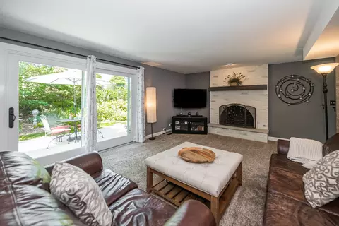 Living - 220 N Haddon Pl, Addison, IL 60101 photo 7 of 8