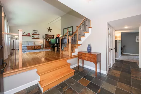 Entry Way - 220 N Haddon Pl, Addison, IL 60101 photo 2 of 4