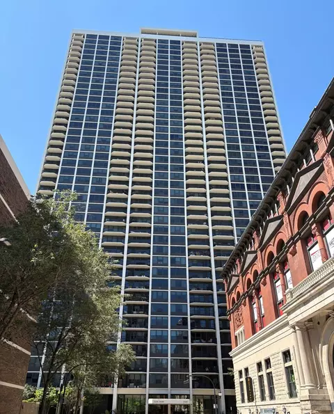 1560 N Sandburg Ter #2812, Chicago, IL 60610