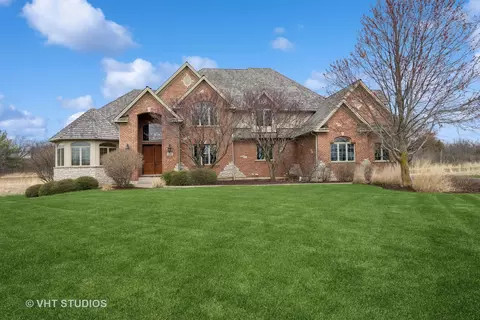 1541 W Longwood Dr, Bull Valley, IL 60098