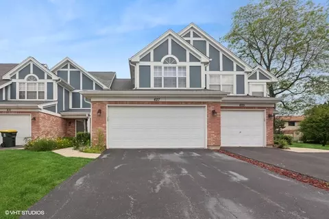 627 Kingsbridge Dr, Carol Stream, IL 60188