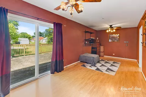 Living - 409 E Main St, Peotone, IL 60468 photo 2 of 3