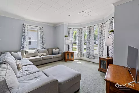 Living - 409 E Main St, Peotone, IL 60468 photo 1 of 3