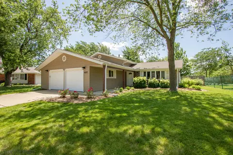 407 Danbury Ct, Schaumburg, IL 60193