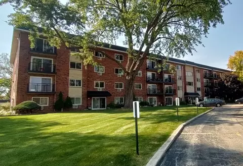 100 W Park Circle Dr #1C, Wheaton, IL 60187