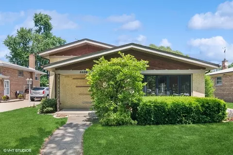 5536 W 99th Pl, Oak Lawn, IL 60453