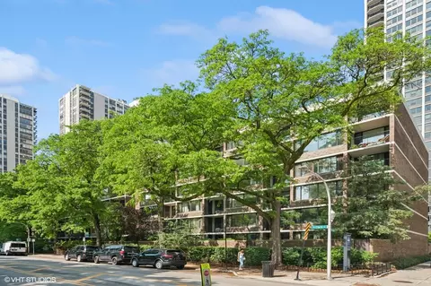 1555 N Sandburg Ter #203K, Chicago, IL 60610