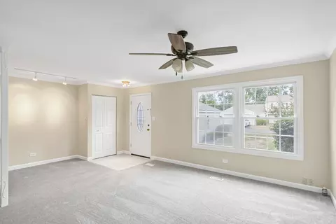 22 Red Oak Trl, Cary, IL 60013 photo 4