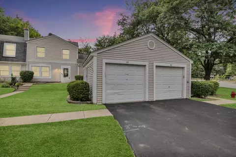 22 Red Oak Trl, Cary, IL 60013