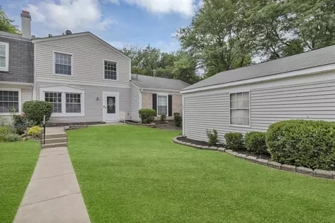 22 Red Oak Trl, Cary, IL 60013 photo 2