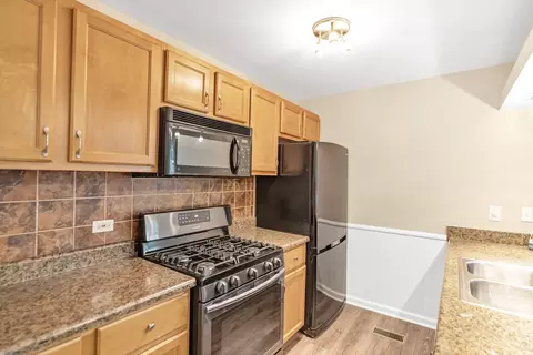 22 Red Oak Trl, Cary, IL 60013 photo 11